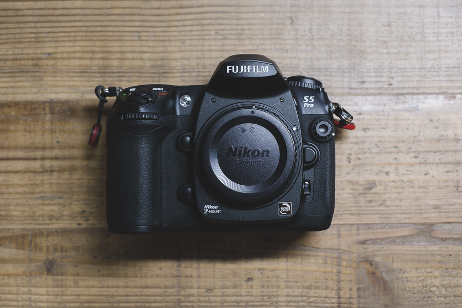 往年の名機 Fujifilm FinePix S5 Pro を入手 ＆ 丸窓化｜FUJI X がある生活