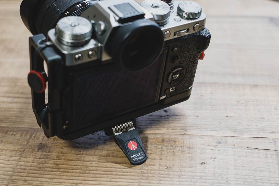 Manfrotto マンフロット ミニ三脚 POCKET L MP3-BK Amazon | Manfrotto ミニ三脚 POCKET L ブラック カメラ用 MP3