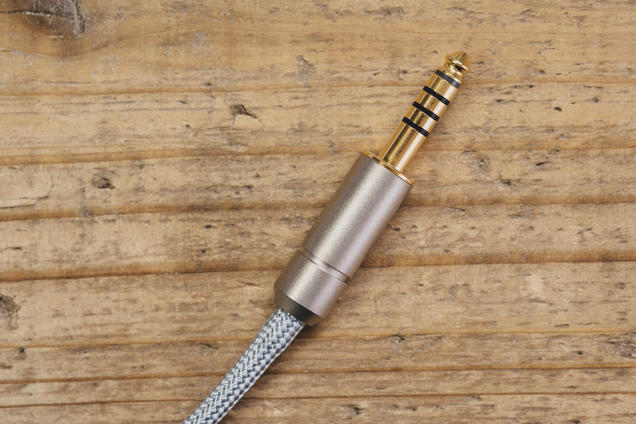 SHURE SRH1540 ヘッドホン　4.4mケーブル 未使用交換パッド SHURE SRH1540 ヘッドホン 4.4mケーブル 未使用交換パッド SHURE