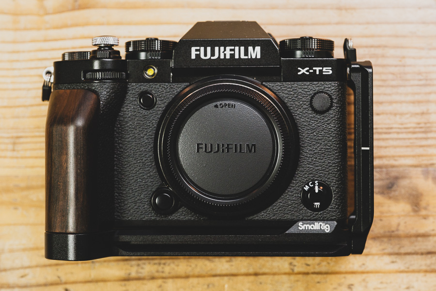 X-T5 に SmallRig のグリップ付きL型ブラケットを購入｜FUJI X