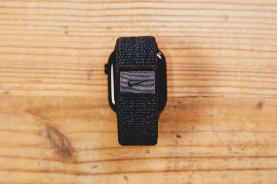 Apple Watch Series 10（46mm）用に「Nikeスポーツループ（ブラック/ブルー）」を購入｜FUJI X がある生活 アップルウォッチ 46mmケース用ミッドナイトブラックNikeスポーツループ