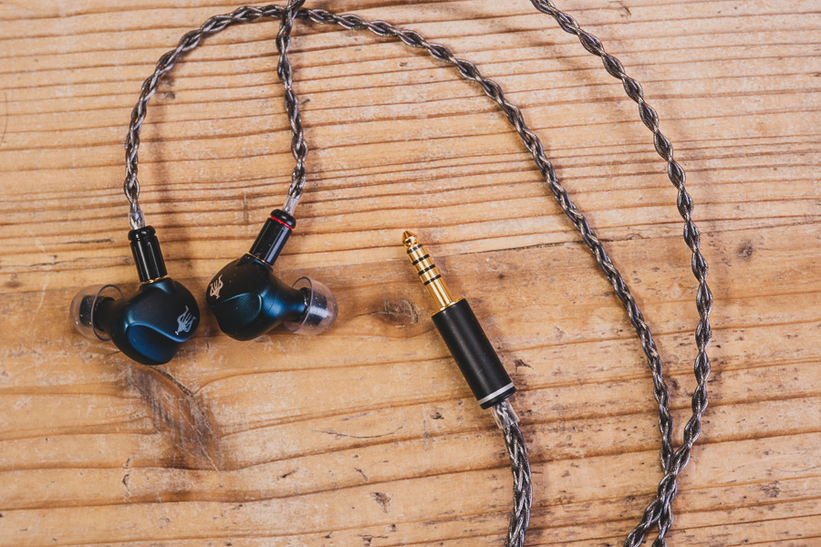 極美品☆MezeAudio 109PRO バランスリケーブル付き 全てが美しい開放型ヘッドホン「Meze Audio 109 Pro」を購入