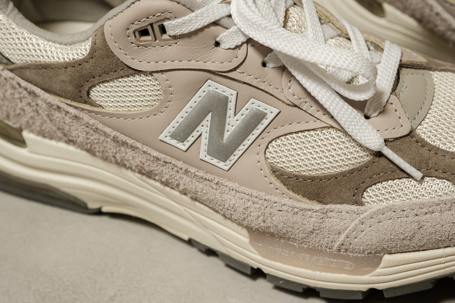 ニューバランス】Made in USA 992 / Moonrock with Mushroom が美色
